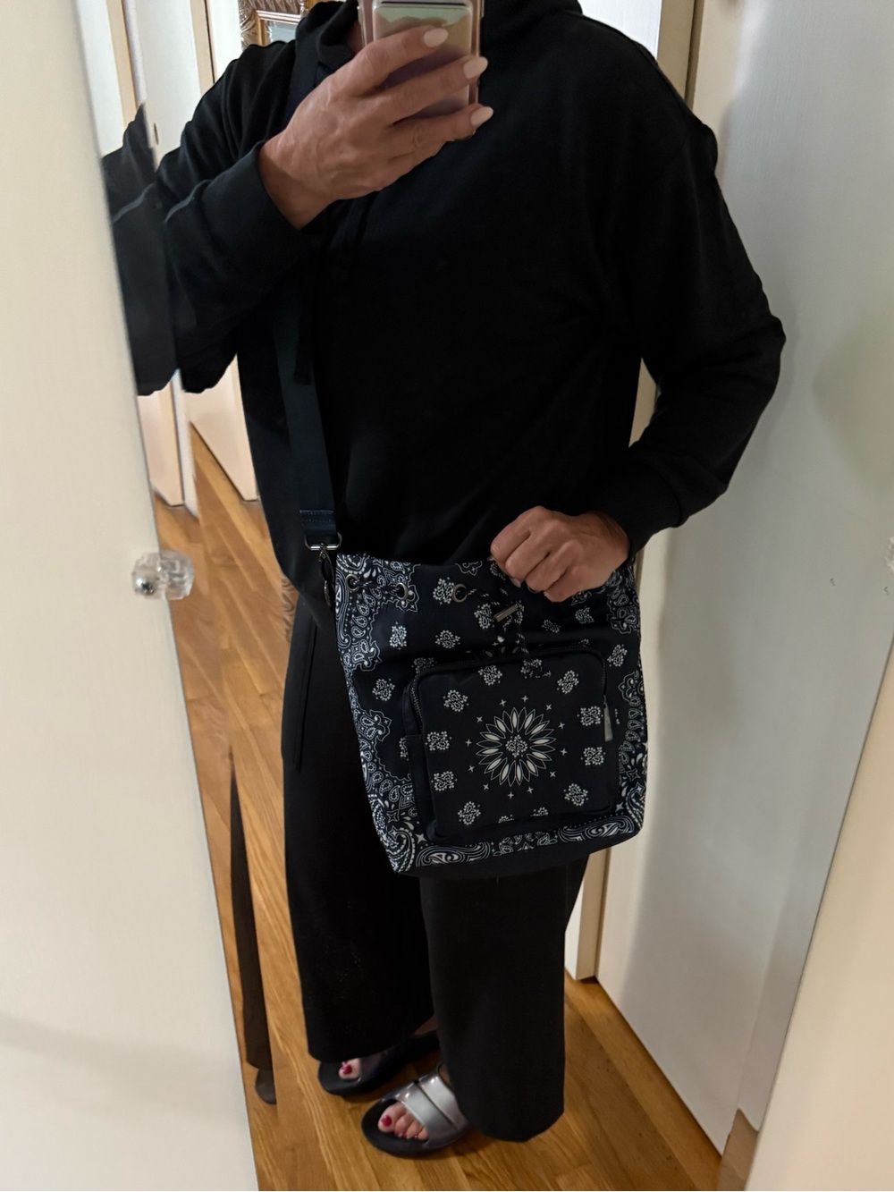NWOT Haute Shore Harley Navy Bandana Convertible Bucket Bag | Crossbody Backpack - Picture 10 of 10